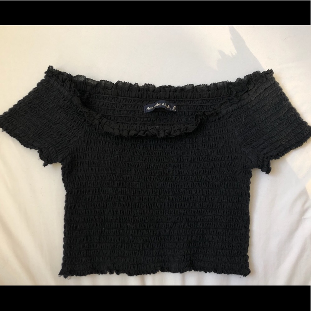 A&F: Off-The-Shoulder Crop-Top